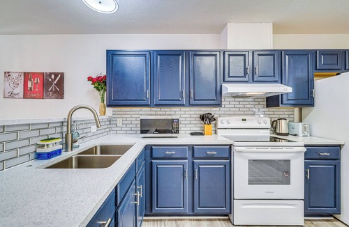 Crystal River Cottage | Crystal River Getaway w/Hot Tub & Fire Pit!