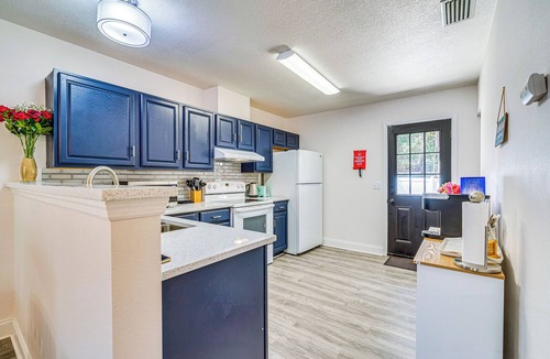 Crystal River Cottage | Crystal River Getaway w/Hot Tub & Fire Pit!