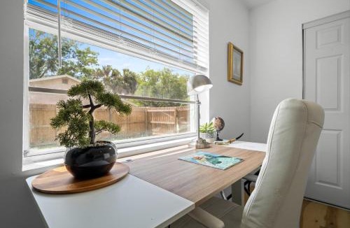 Crystal River House | Crystal River Home - Near Scalloping - Pet-Friendly - Patio & Charcoal Grill