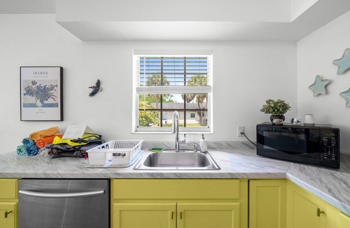 Crystal River House | Crystal River Stay Pet-Friendly Patio+Charcoal Grill New Listing Discount