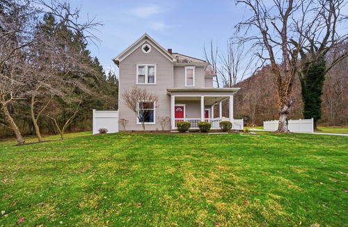 Sugar Grove House | Crystal Springs: Historic Farmhouse 40 Acres Private Trails