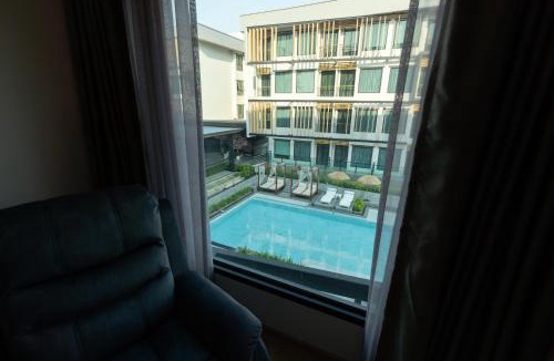 Srisa Chorakhe Noi Hotel | Crystal Srivaree Suvarnabhumi Hotel