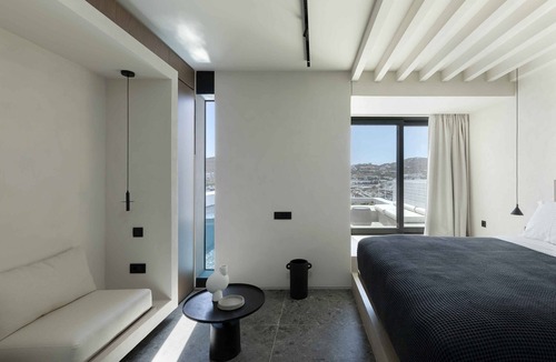 Ornos Hotel | CUBIC Mykonos Seafront Design Suites