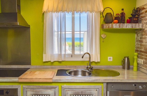 Marina de Casares House | Cubo's Beachfront Marina de Casares House/Beachfront/parking/free wifi