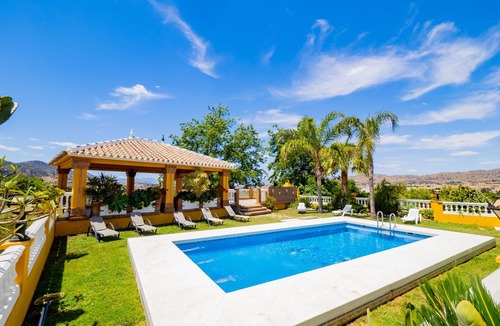 Cartama Villa | Cubo's Villa Fina & Minigolf included/luxury villa/wonderful views/heated pool/mini golf