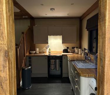 Middleyard House | Cuckoo Penn Hideaway - Luxury Cotswold Retreat