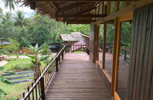 Sinabang House | Cucu Suzanne
