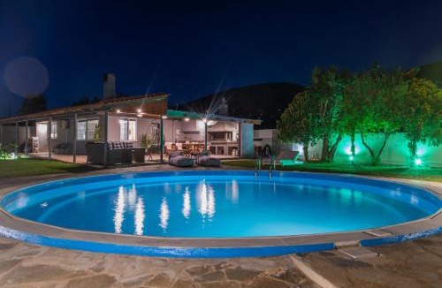 Kalyvia Thorikou House | Cuervo Poolside Villa