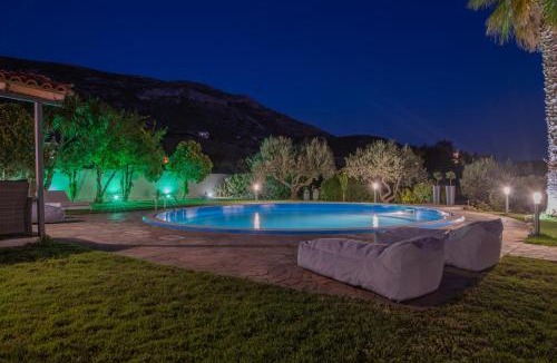Kalyvia Thorikou House | Cuervo Poolside Villa