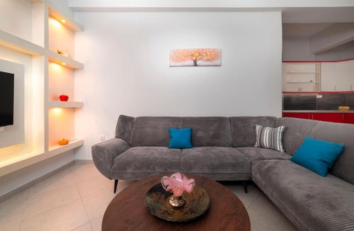 Nikaia Apartment | Cuka apartment 3BD nexto to metro and Piraeus Port