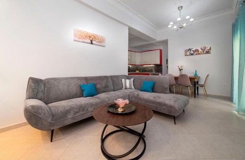 Nikaia Apartment | Cuka apartment 3BD nexto to metro and Piraeus Port