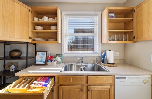 Murray Apartment | Cul de sac 3bed/2bath, in unit laundry, pet friendly, off street parking