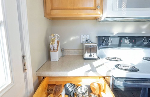 Murray Apartment | Cul de sac 3bed/2bath, in unit laundry, pet friendly, off street parking