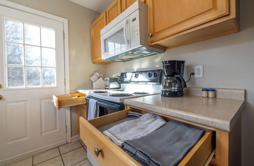 Murray Apartment | Cul de sac 3bed/2bath, in unit laundry, pet friendly, off street parking