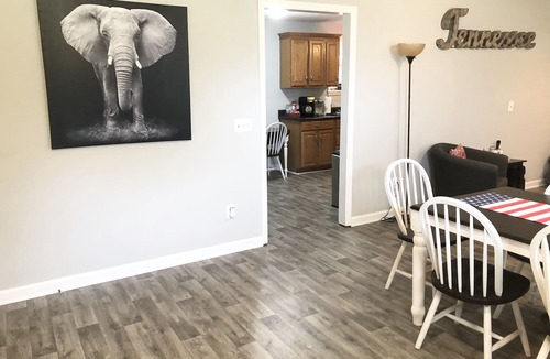 Smyrna House | Cumberland Cottage, 1 level house just off I-24, near Murfreesboro and Nashville