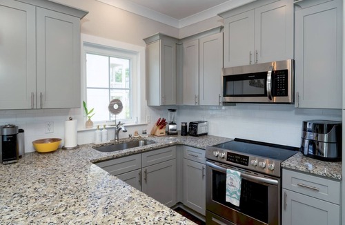 Lakewood House | Cumberland Emerald | Walk to Dining