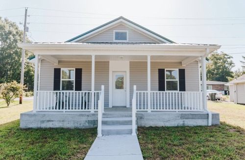 Williamsburg House | Cumberland Mountainside Stay (1 Mile from University of the Cumberlands)