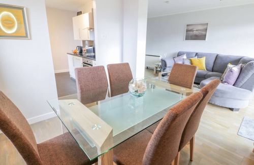 Largs Apartment | Cumbrae View: Spacious 2 Bed