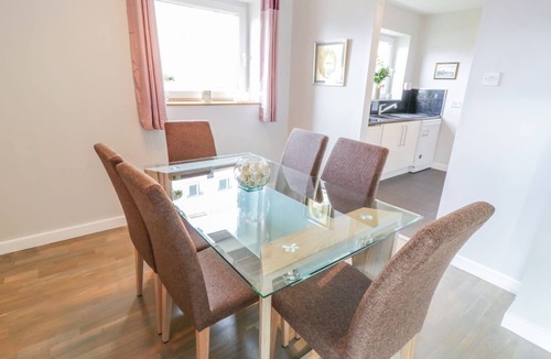 Largs Apartment | Cumbrae View: Spacious 2 Bed