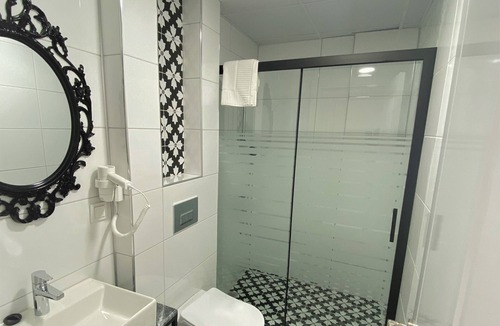Mithatpasa Hotel | Cunda Kordon Otel