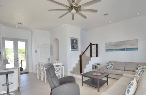 Governor's Harbour House | Cupid's Way by Eleuthera Vacation Rentals