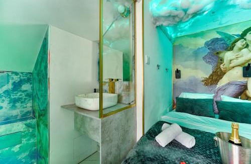 Montgeron Apartment | Cupidon Room