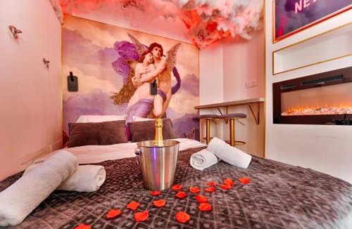 Montgeron Apartment | Cupidon Room
