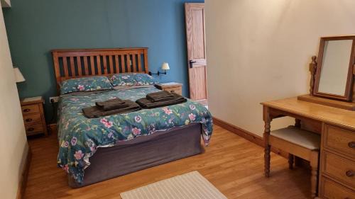 Eldwick House | Curlew Cottage Eldwick peaceful location where you can watch the horses