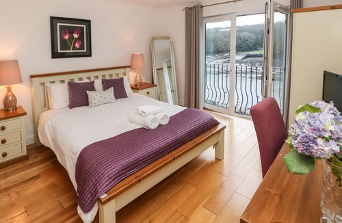 Milford Haven Cottage | Curlew
