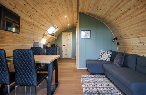 Yockenthwaite Cottage | CURLEW, pet friendly, with hot tub in Ingleton