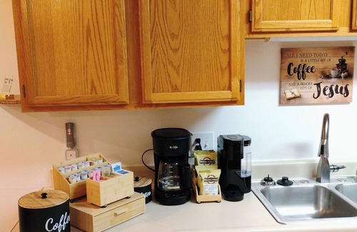 Indianola House | Current-ly Relaxing - 2 Queen Bedrooms, Private Parking, Full Kitchen & Bathroom