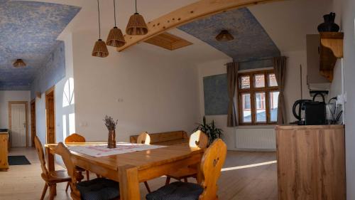 Sebesu de Sus House | Curte la Munte - charming village house