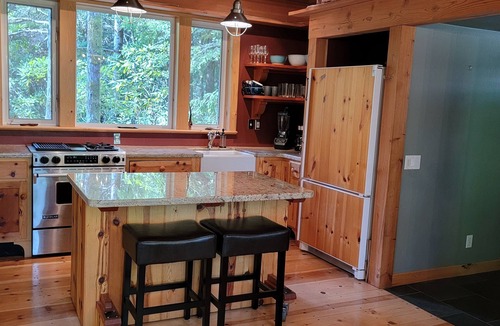Port Orford Cabin | Custom A Frame Cabin -Firepit & Grill-WIFI & W/D- Pet Friendly! Close to Beach!