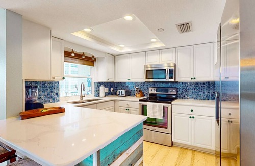 Redington Shores Condo | Custom beachfront condo w private balcony views heated pool hot tub AC