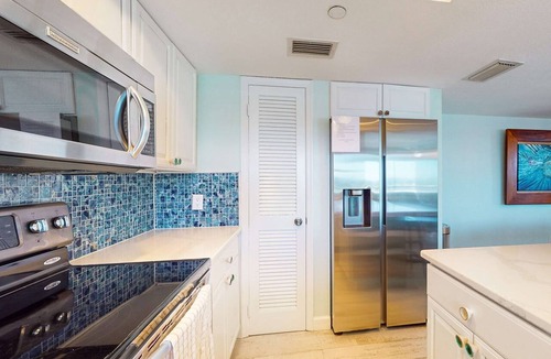 Redington Shores Condo | Custom beachfront condo w private balcony views heated pool hot tub AC