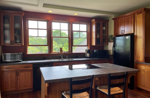 Aquinnah House | Custom-Built Aquinnah Escape—Walk to Menemsha Pond. Private Ocean Access. Kayaks