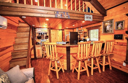 Murfreesboro Cabin | Custom Built Cabin Near Lake & Crater of Diamonds
