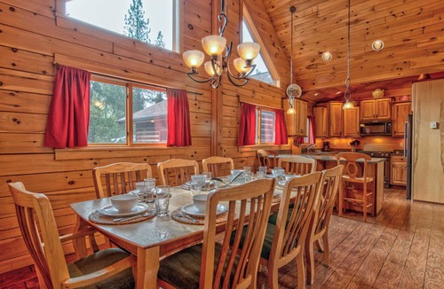 Oregon Water Wonderland Cabin | Custom Built Log Cabin Deschutes River, floating
