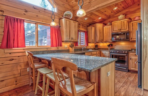 Oregon Water Wonderland Cabin | Custom Built Log Cabin Deschutes River, floating