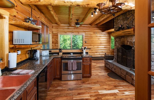 Twin Mountain Cabin | Custom Built Log Cabin Twin Mountain Bretton Woods Cannon Franconia 3 King beds