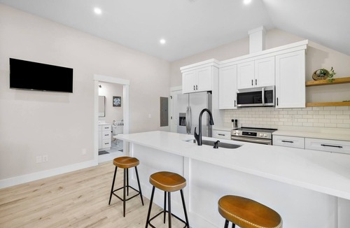 Campobello Apartment | Custom Built Luxery Stay-New 1-bedroom apartment in Campobello with AC, WiFi