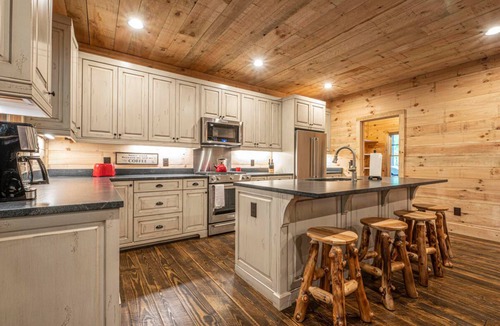 Ellijay Cabin | Custom built mountain house on trout stream with tons of privacy & hot tub.