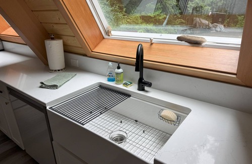 Marcola Cabin | Custom cabin overlooking the McKenzie River. River access, hot tub, and solitude