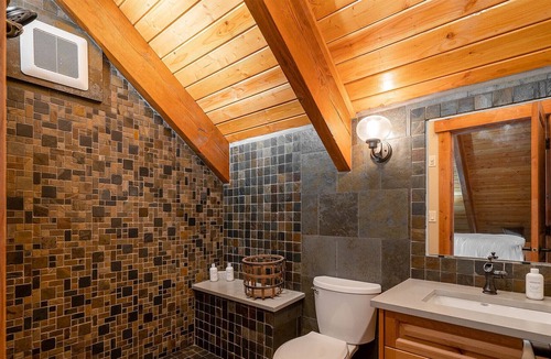 Langley Cabin | Custom Gorgeous New Chalet style cabin