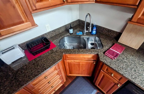 Columbia House | CUSTOM HOME, WALK TO RESTAURANTS, GROCERY, PARK, PETS&420 OK,COOL NEIGHBORHOOD