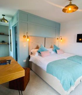 Kilcreggan Hotel | Custom House Hotel