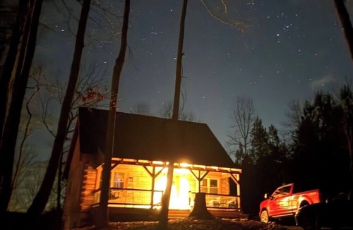 Front Royal Cabin | Custom Log Cabin Hot Tub 🐕 Friendly Close to River,Wineries,Breweries