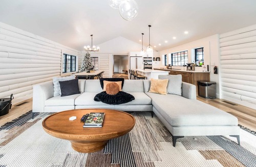 Warwick House | Custom Log Cabin, Hot Tub, Fire Pit & Wood Stove