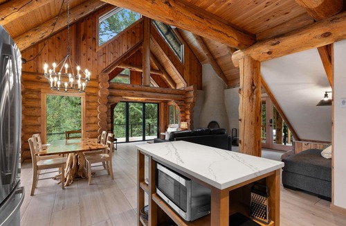 Marmot House | Custom Luxury River Front Log Home, River Access, Hot Tub