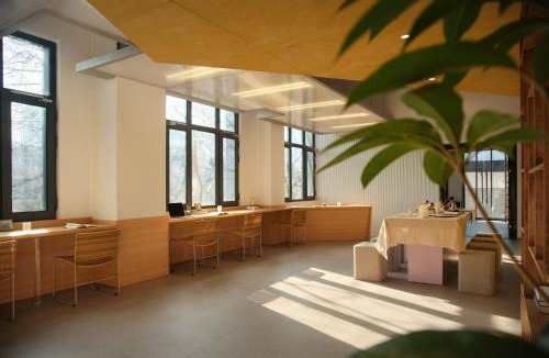 Qinhuai Qu Hostel | Cut wood youth hostel